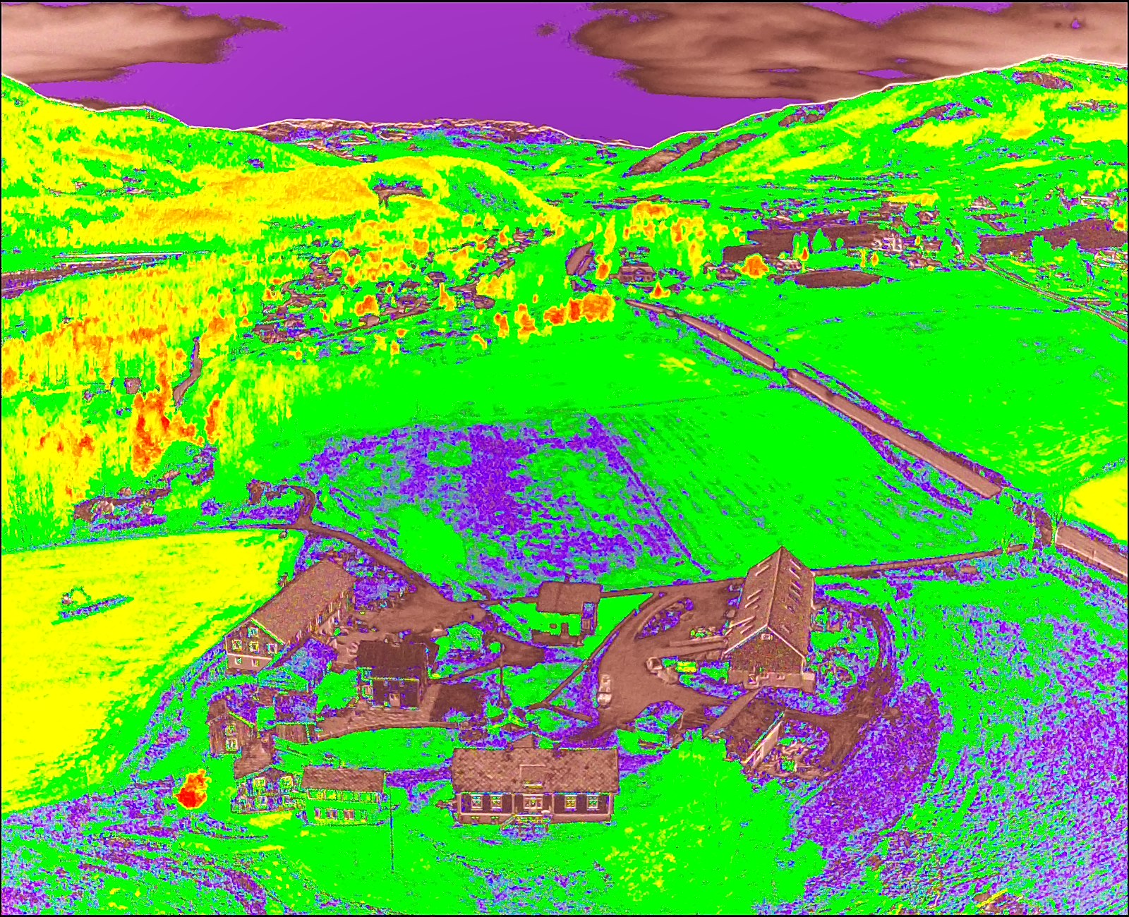 Dronefoto frå arkeologisk undersøking av området rundt Dale-Gudbrands Gard