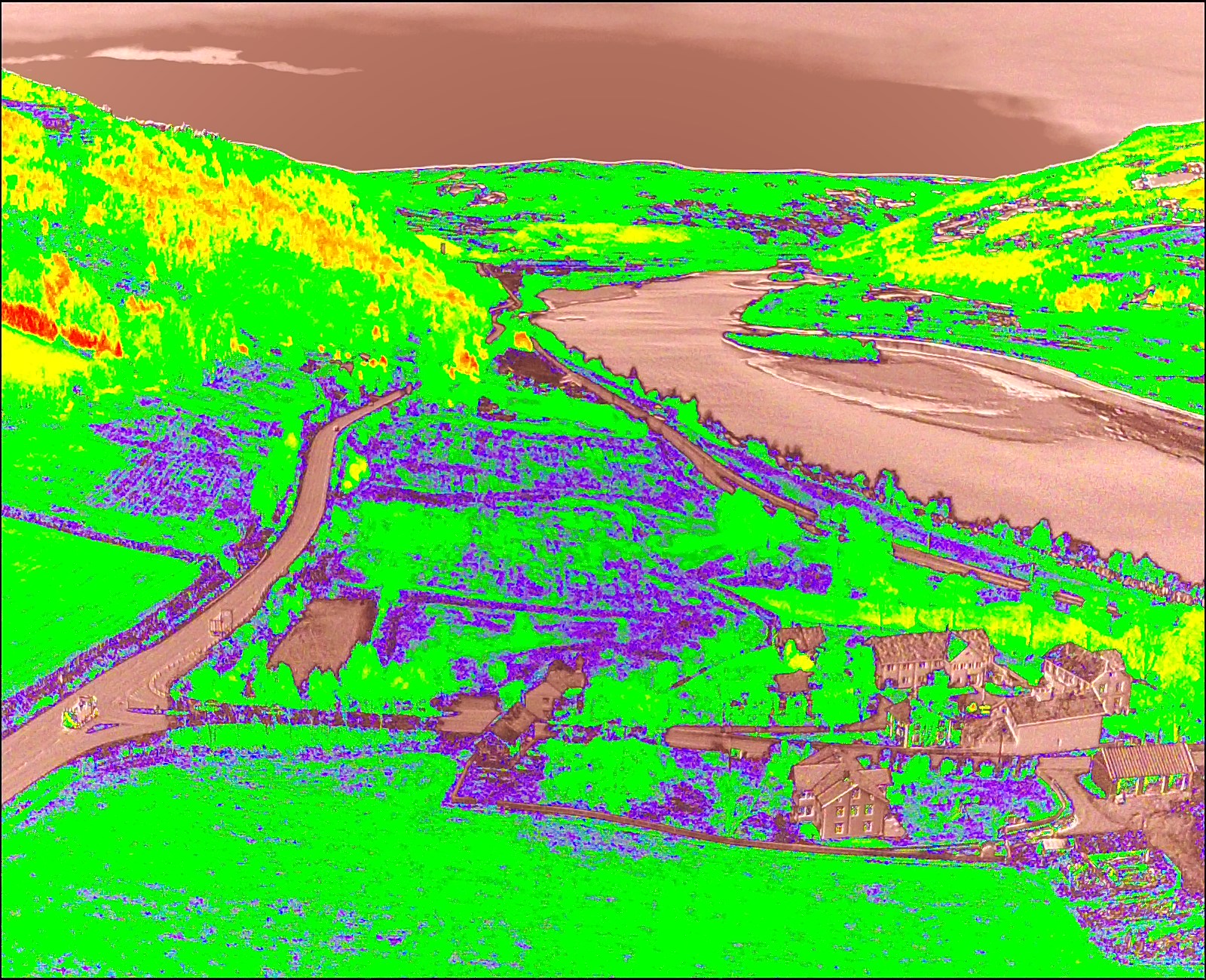 Dronefoto frå arkeologisk undersøking av området rundt Dale-Gudbrands Gard